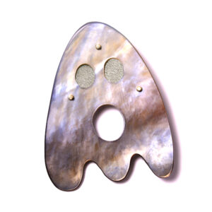 Ghost Brooch - Mother of pearl, Nell 2019